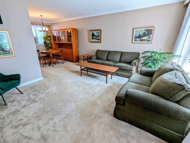 18 Heatherington Dr