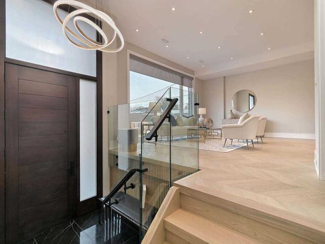 24 Derwyn Rd