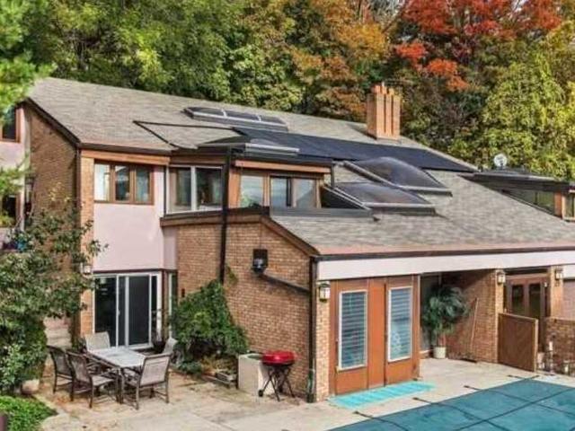 37 Meadowcliffe Dr