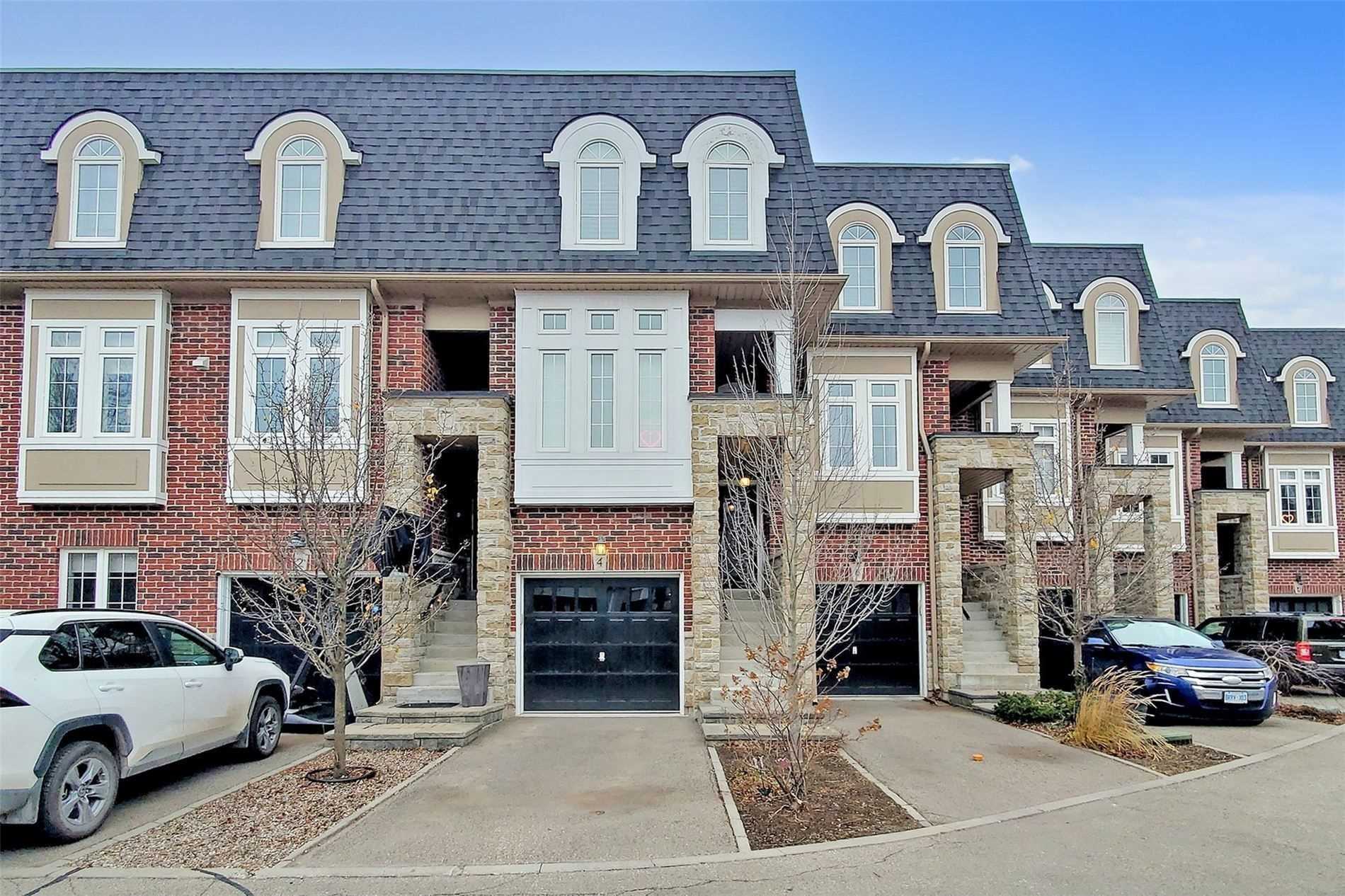 4 Oliver Mews, Toronto Leased, E5875660 Condos.ca