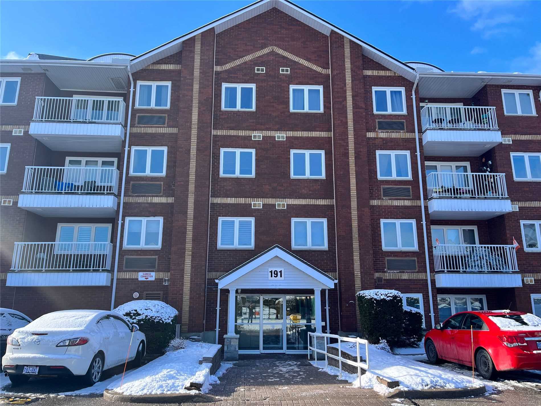 301 191 Lake Driveway W, Ajax Leased, E5883792 Condos.ca