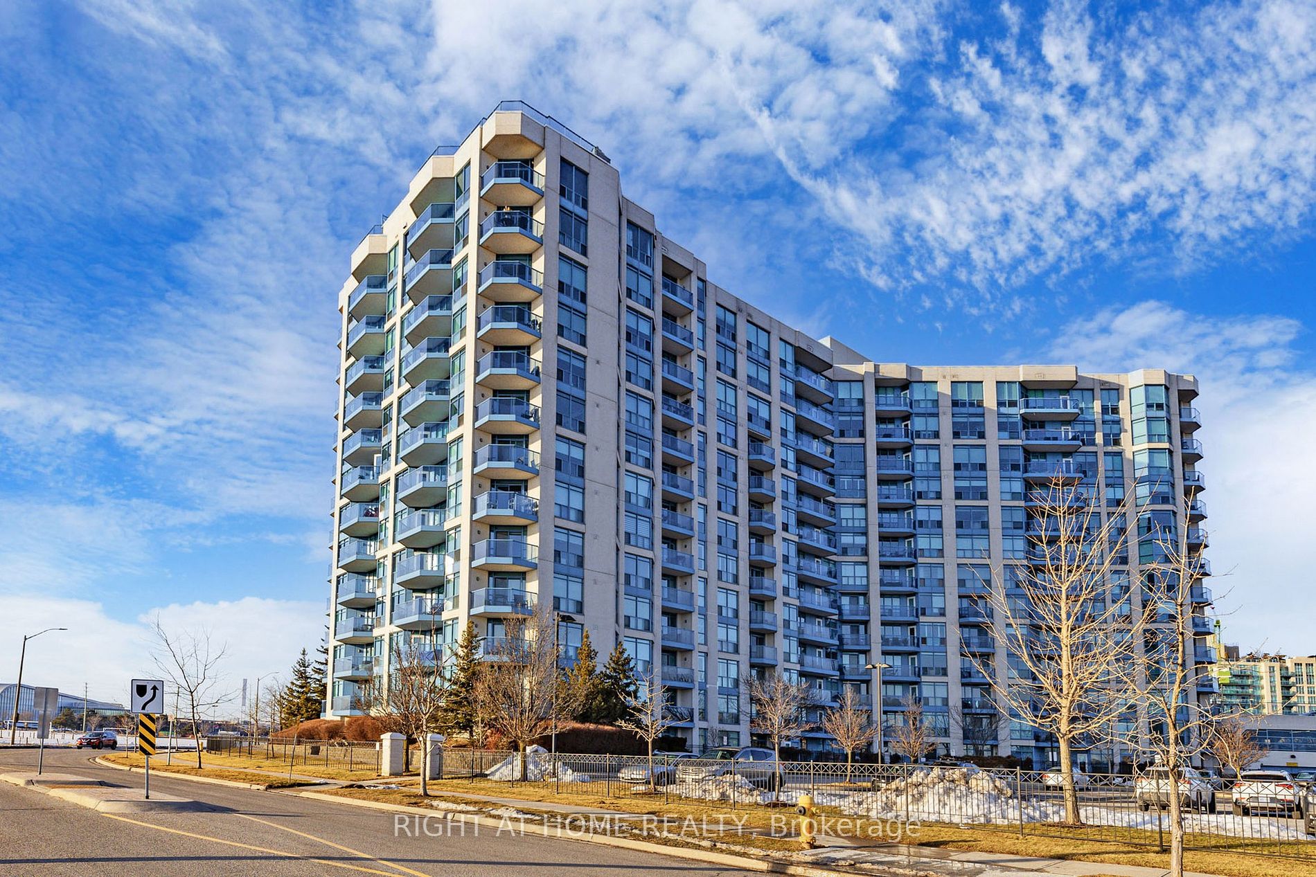 908 340 Watson St W, Whitby Terminated, E5948520 Condos.ca