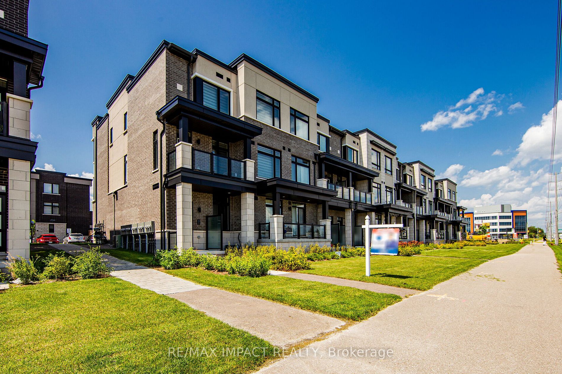 401 2550 Castlegate Crossing, Pickering Suspended, E7019300