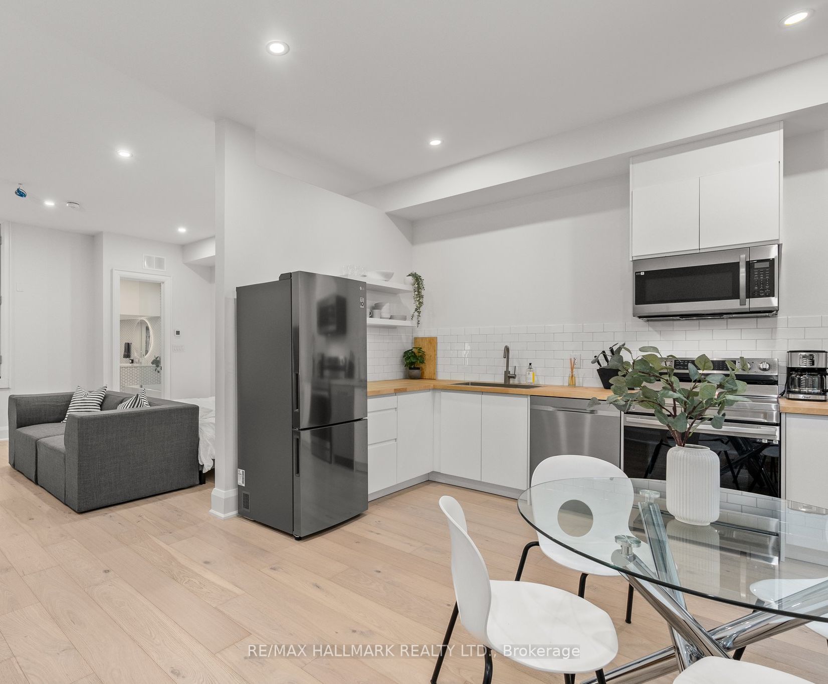 12 Glenside Ave, Toronto For Rent 3,000 MrLOFT.ca