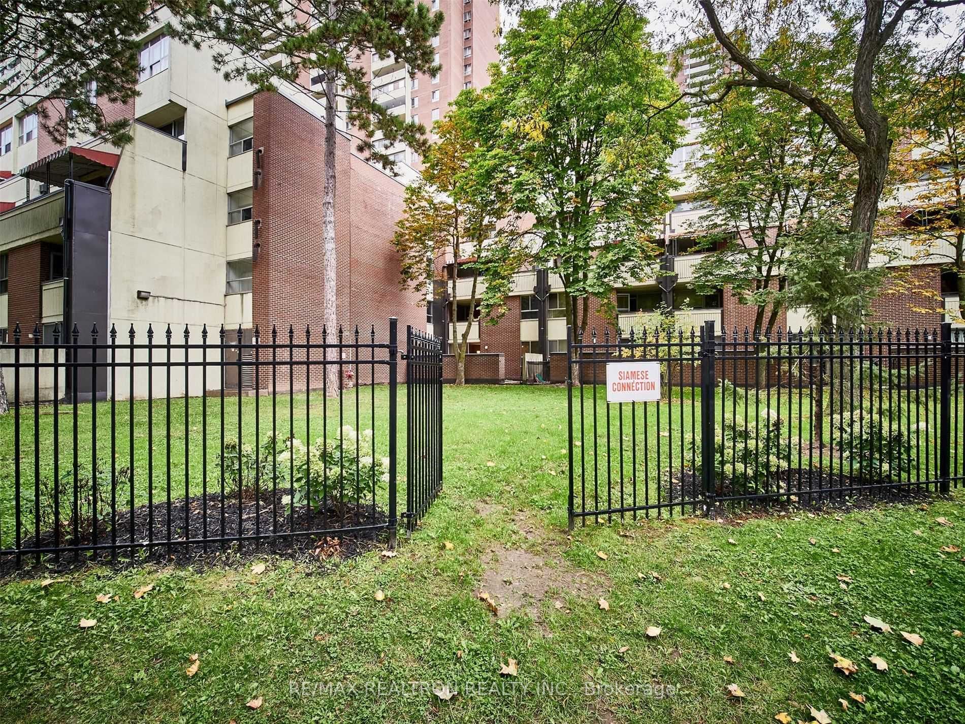 303 8 Crescent Town Rd, East York Terminated, E7301298 Condos.ca