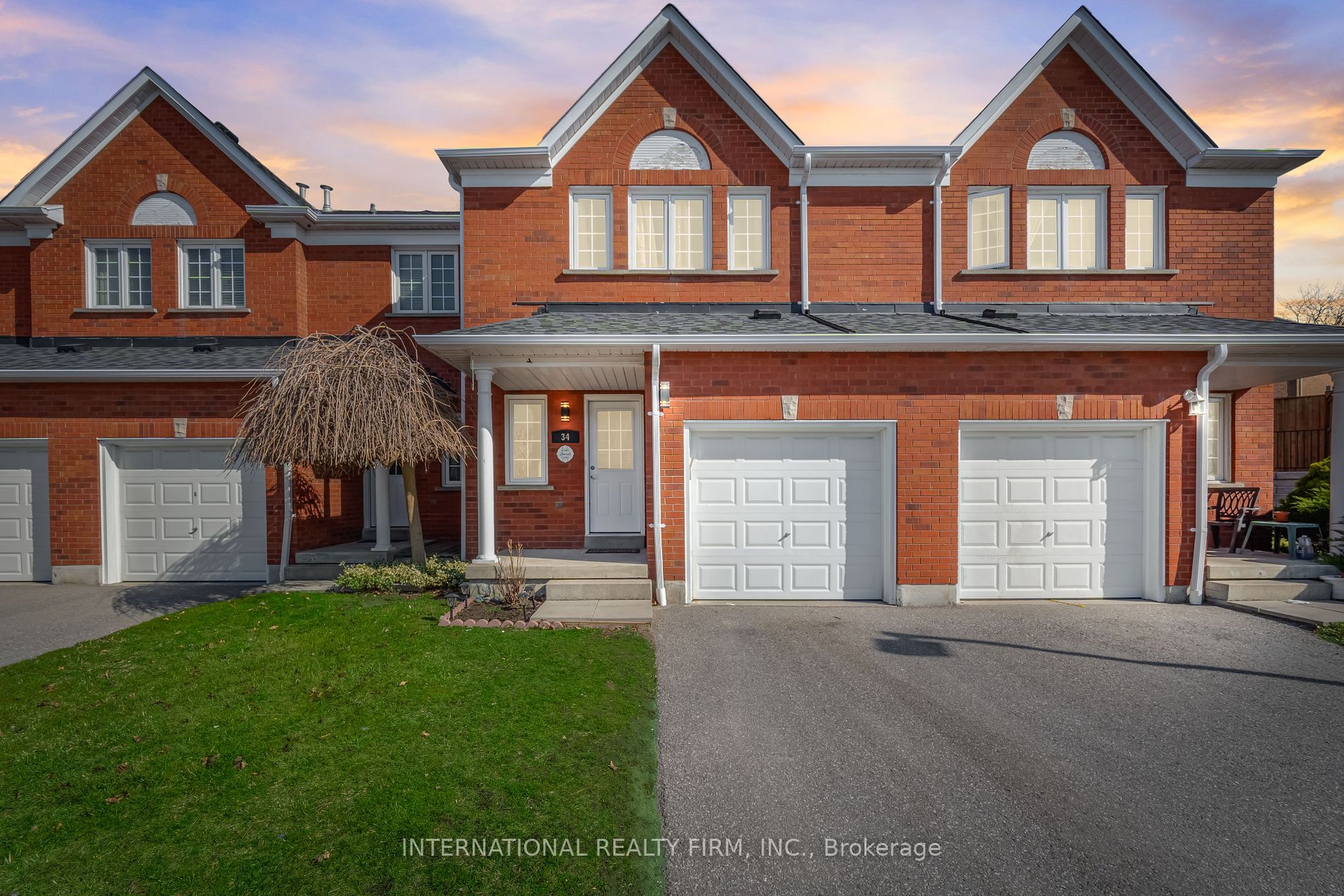 34 10 Bassett Blvd, Whitby Sold, E8140984 Condos.ca