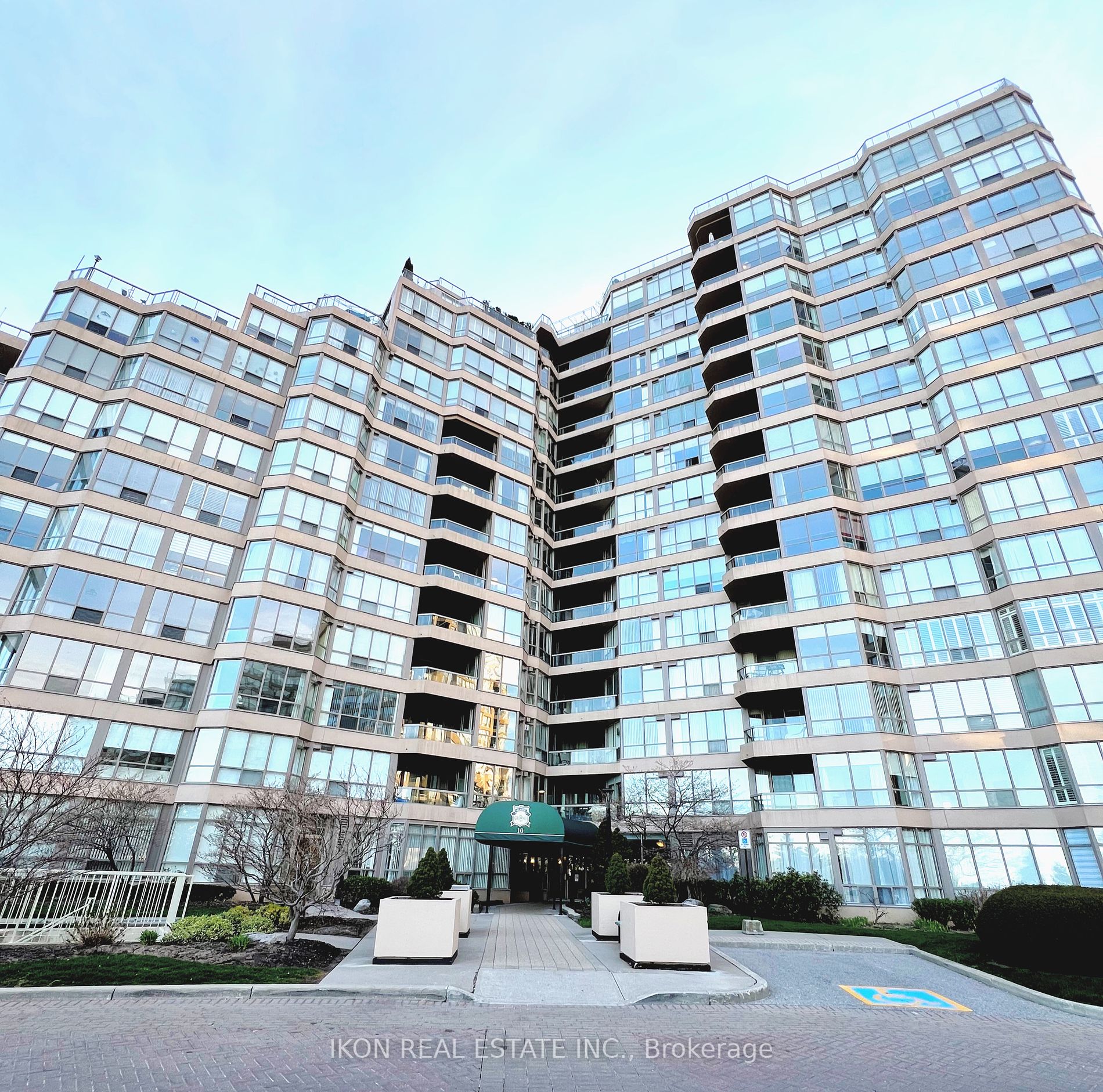 726 10 Guildwood Pkwy, Scarborough For Sale 775,555 Condos.ca