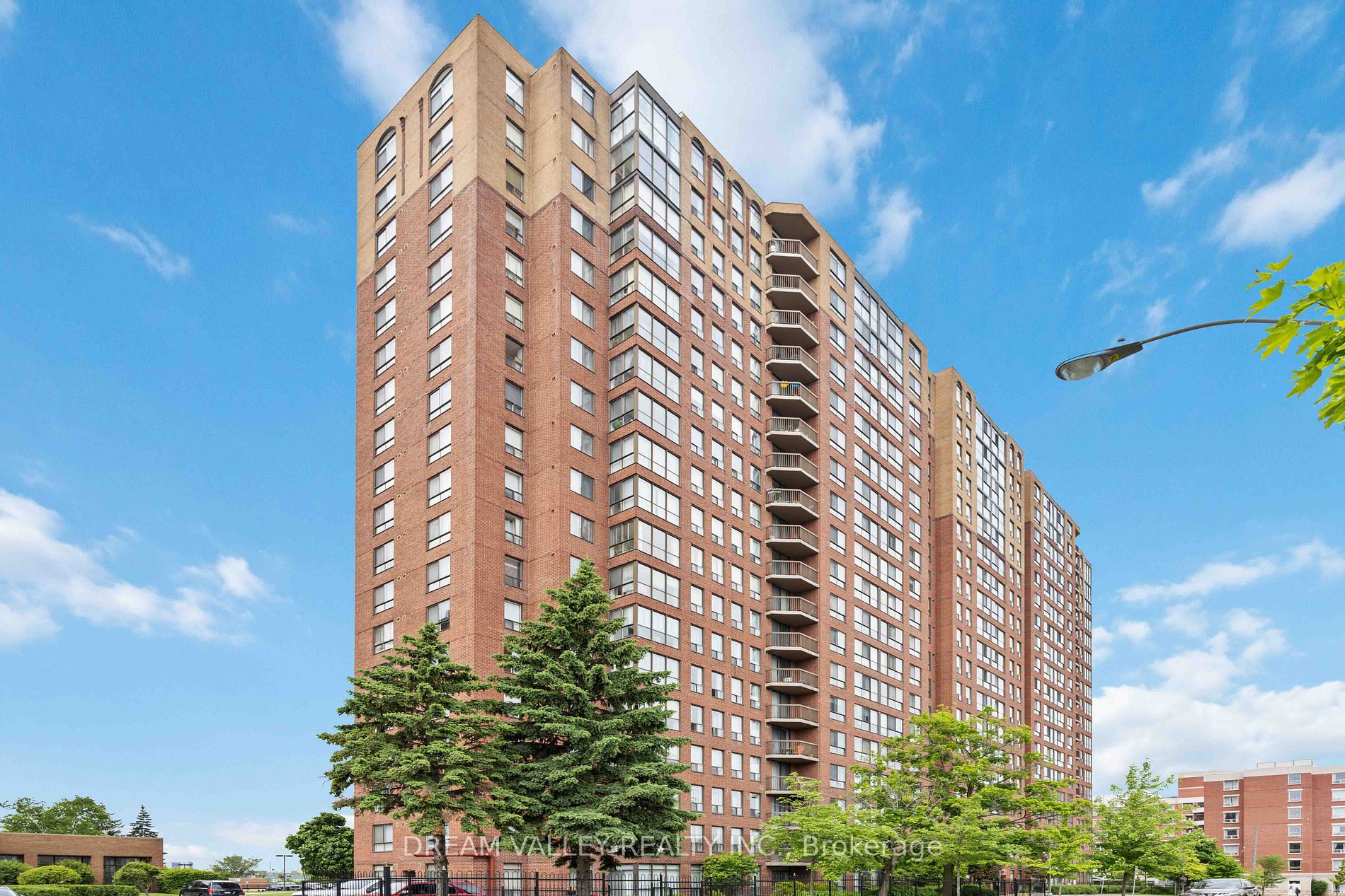 906 - 330 Mccowan Rd, Scarborough | Sold, E8418622 | Condos.ca