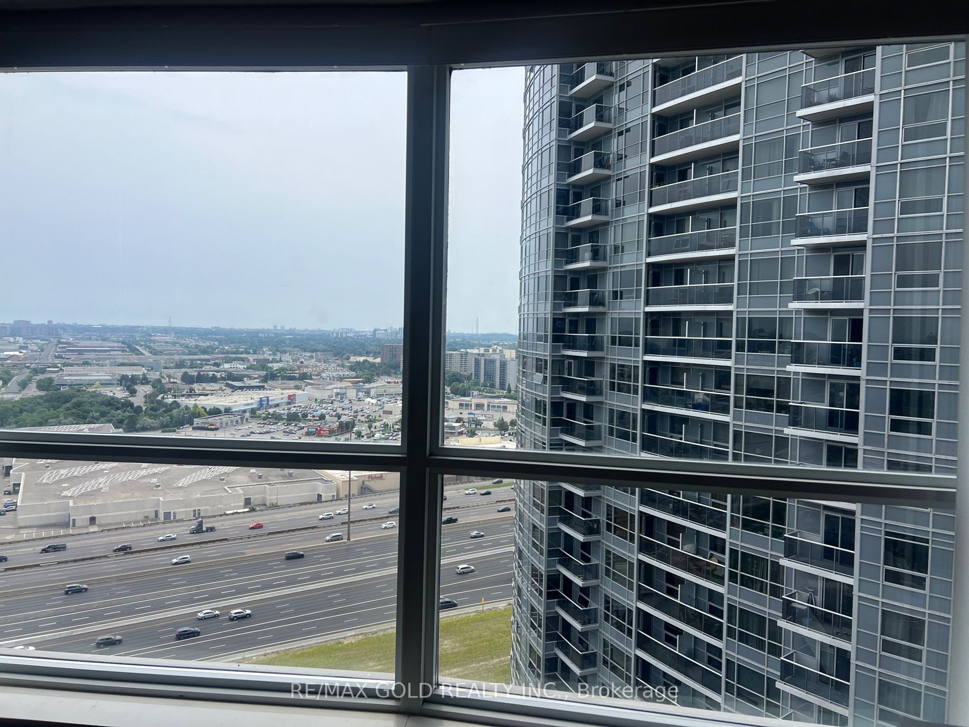 2518 135 Village Green Sq, Scarborough For Rent 2,800 Condos.ca