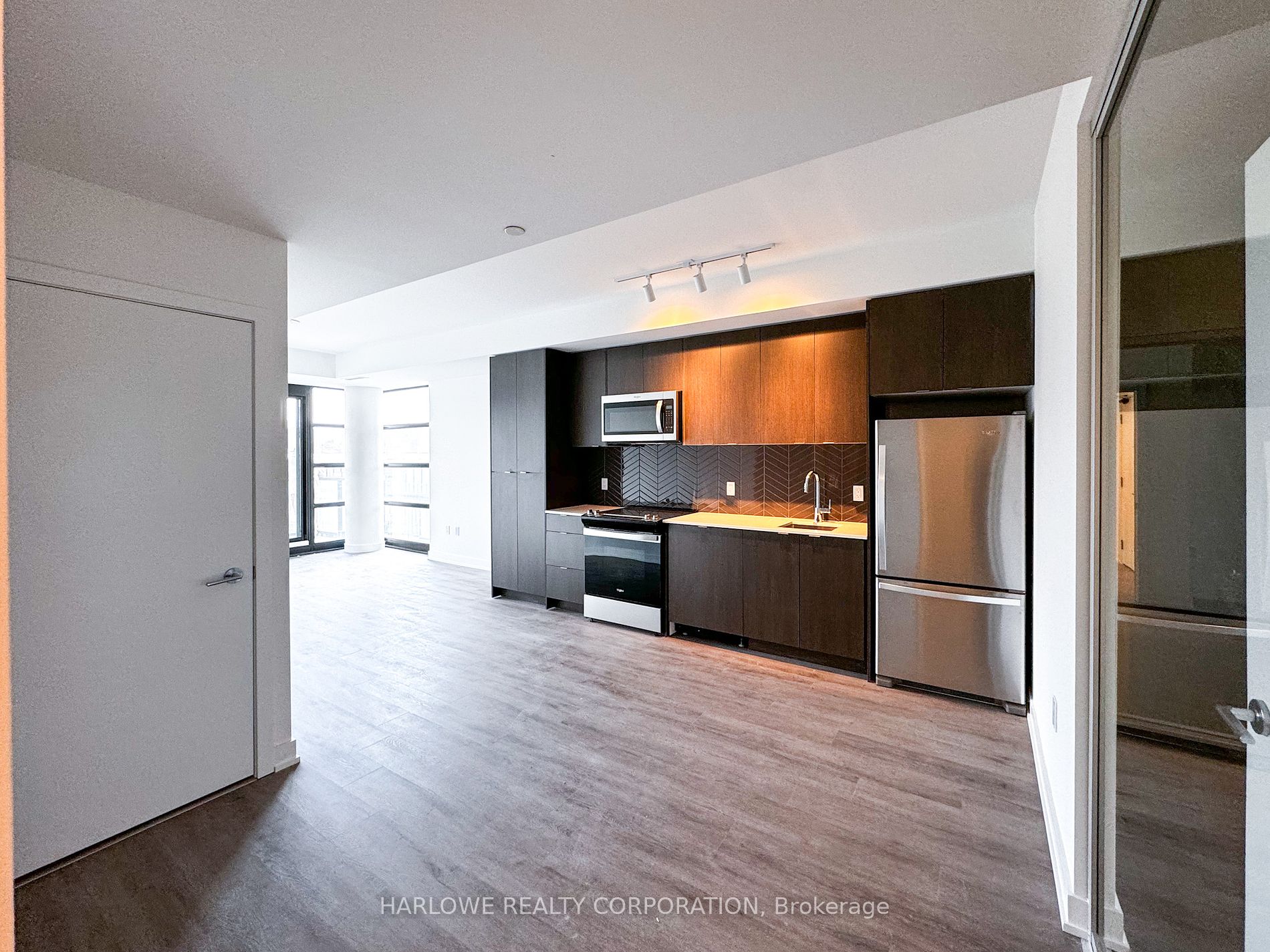 503 A 1606 Charles St, Whitby For Rent 3,350 Condos.ca