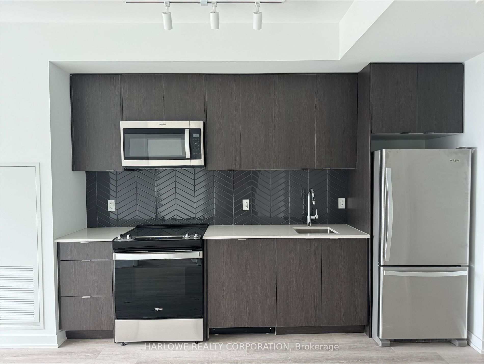 305 A 1606 Charles St, Whitby For Rent 2,150 Condos.ca