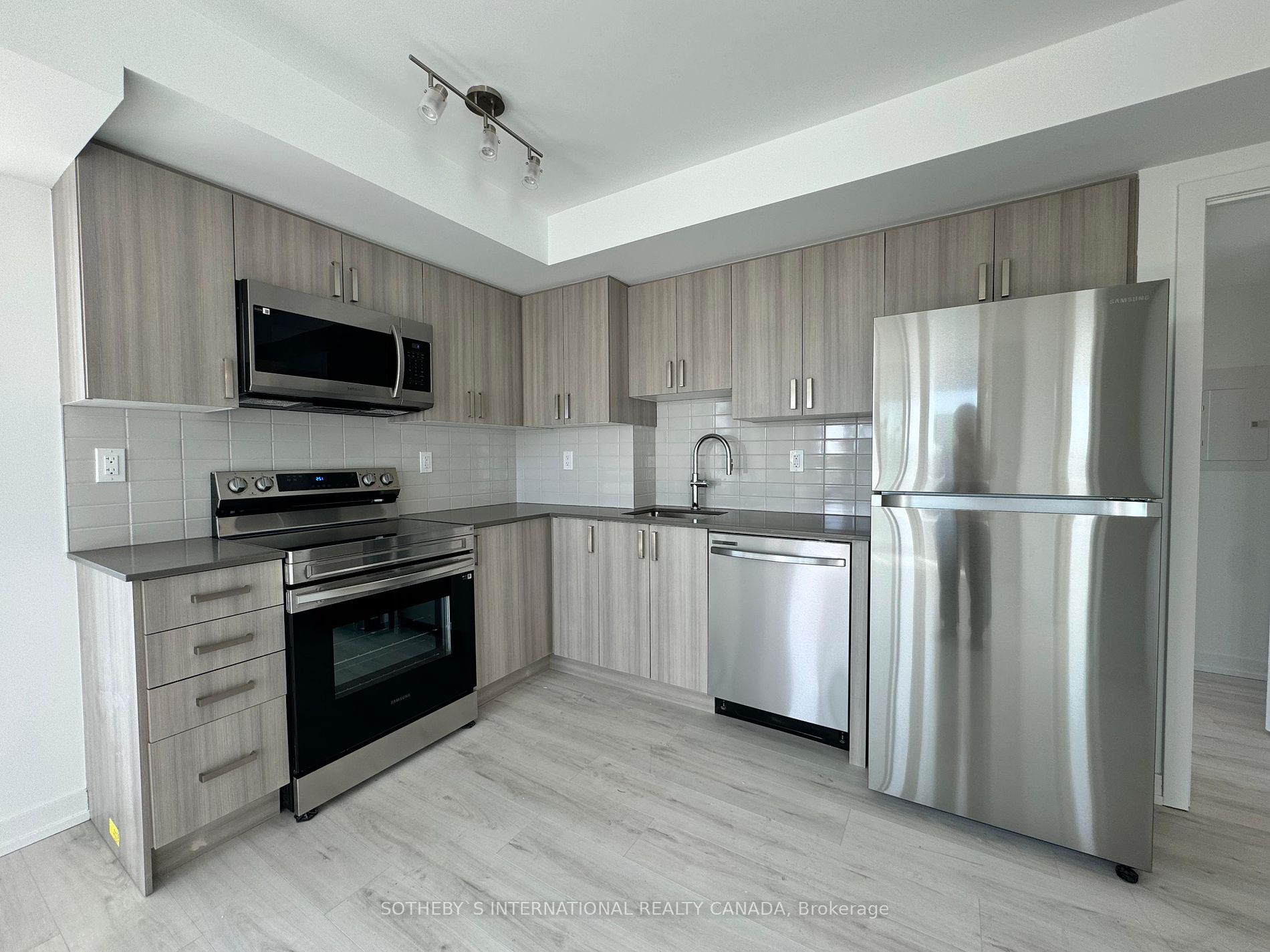 303 1435 Celebration Dr, Pickering For Rent 2,700 Condos.ca