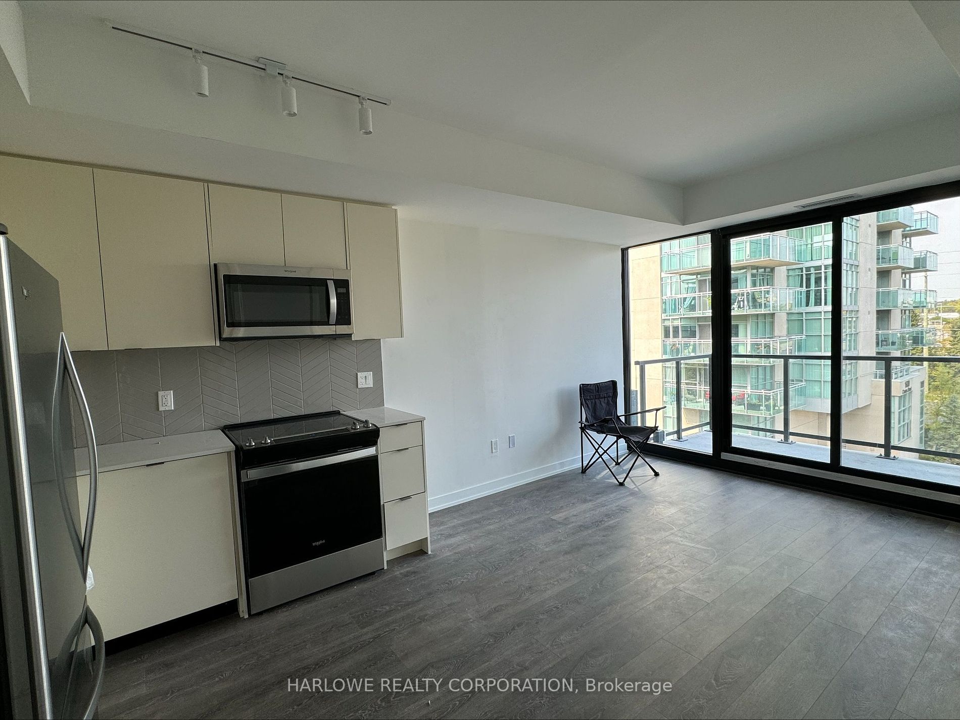 419 B 1604 Charles St, Whitby For Rent 3,000 Condos.ca