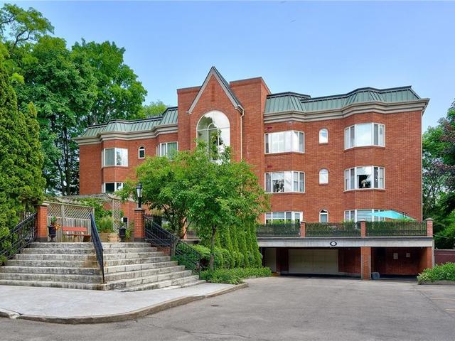 11 - 2220 Lakeshore Road