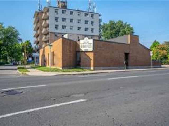 850 King Street E