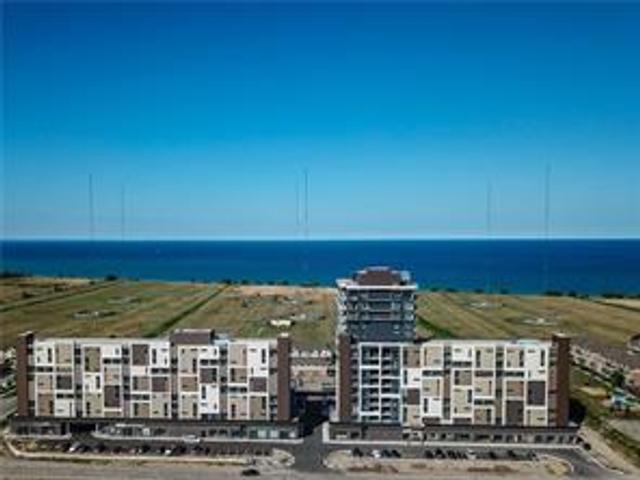 611 - 550 North Service Road