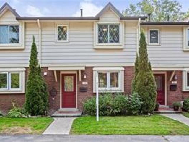 16E BOND Street S