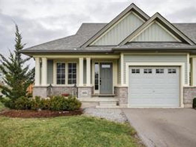 105 ANASTASIA Boulevard