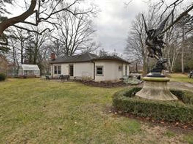 Cottage - 243 SHOREACRES Road