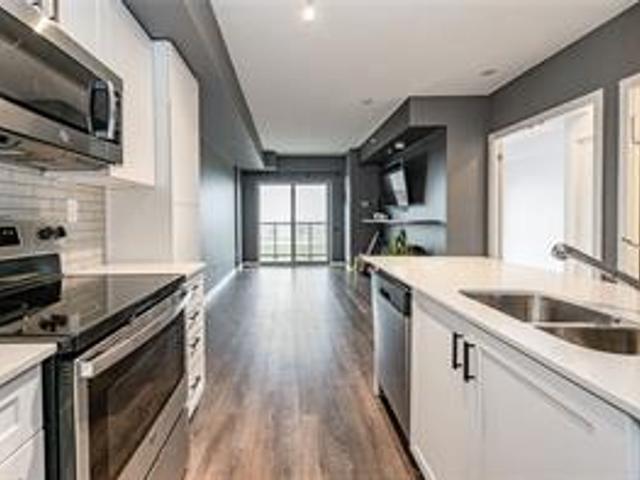 318 - 550 North Service Road