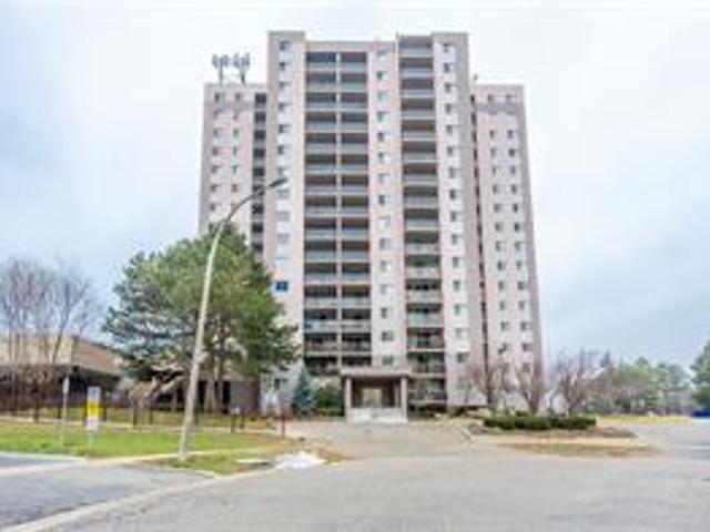 1005 - 975 Warwick Court