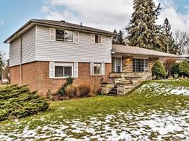 64 RAVINE PARK Crescent