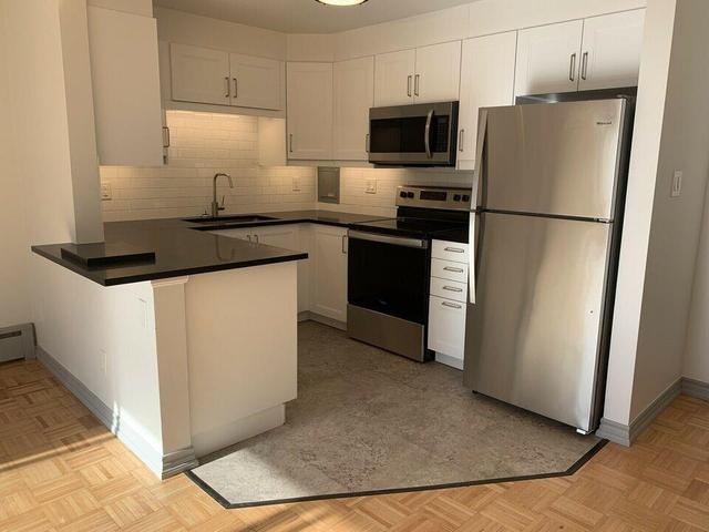 604 - 65 CHARLTON Avenue W