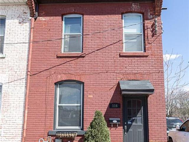 116 Bay Street N