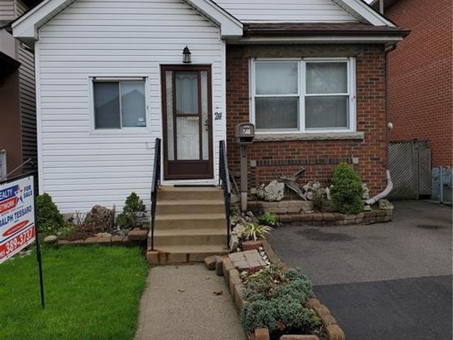 24 CAMERON Avenue N