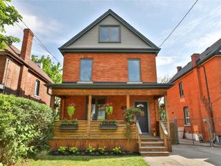 450 CHARLTON Avenue W