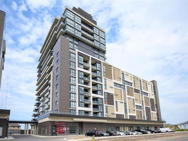 712 - 550 North Service Road