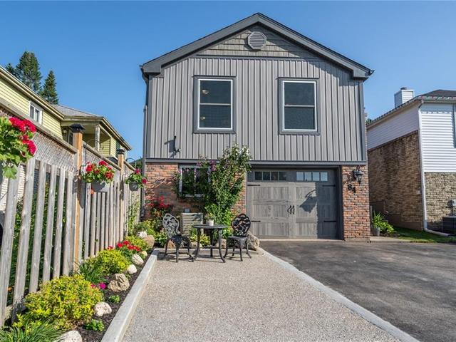 84 MACATEE Place