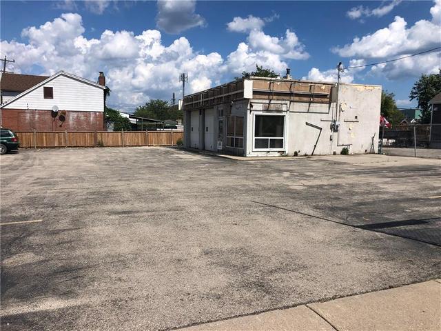 310 Kenilworth Avenue N