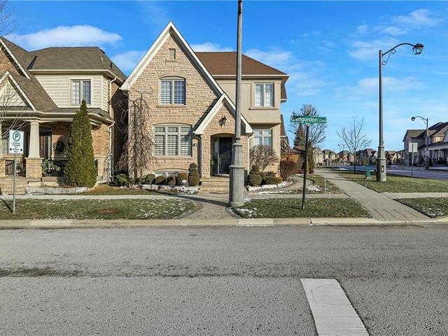 2 GLENGORDON Crescent