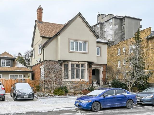 3 - 290 CAROLINE Street S