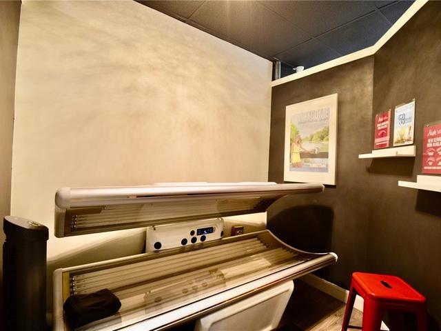 4 - 40 Centennial Parkway N