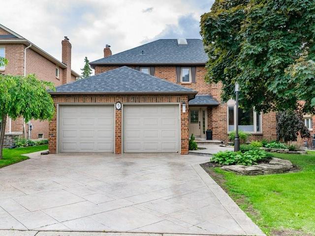 5 Christie Drive
