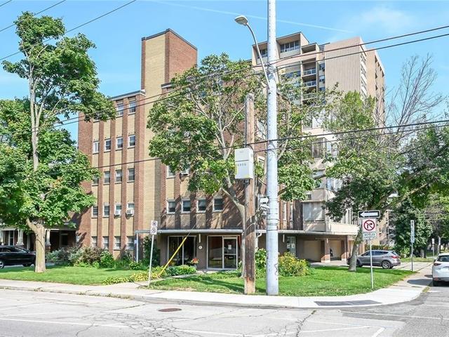 101 - 38 Charlton Avenue W