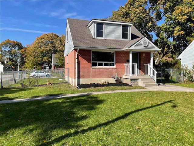 122 Elizabeth Crescent