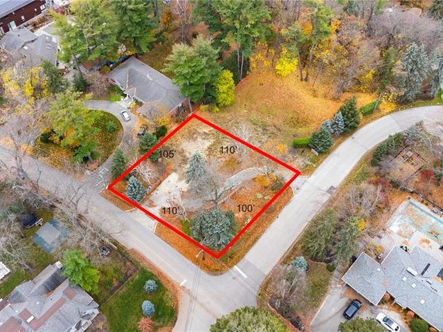 1470 Pinetree Crescent