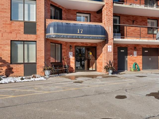 302 - 17 Mill Pond Court