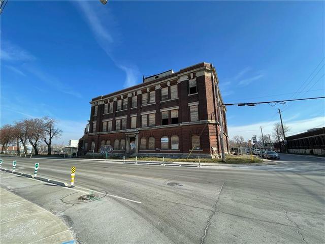 440 VICTORIA Avenue N