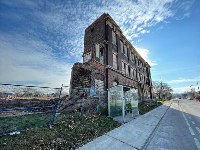 440 VICTORIA Avenue N