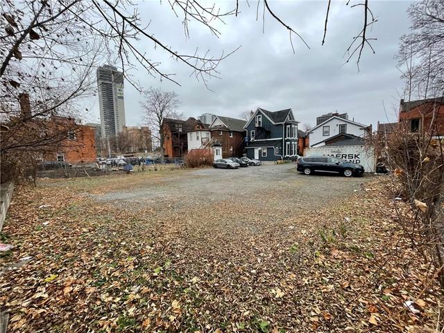 110 CATHARINE Street S