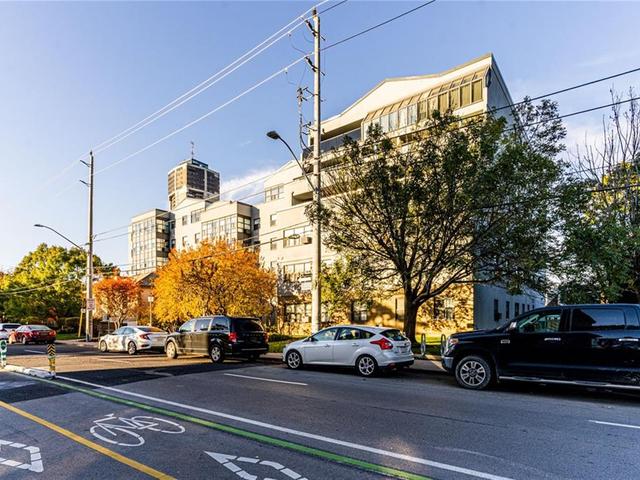 601 - 175 HUNTER Street E