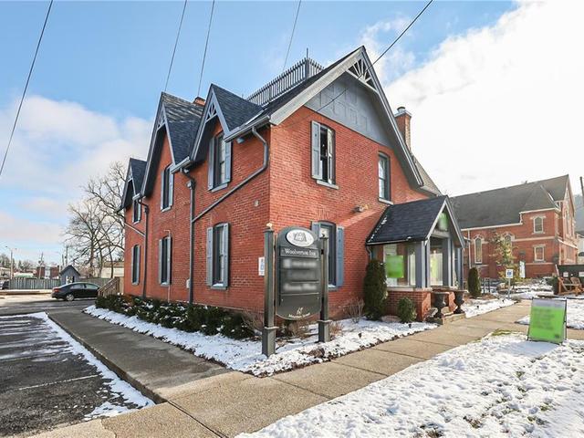 Upper - 13 MOUNTAIN Street