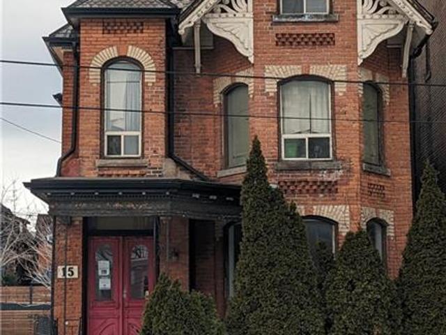 15 VICTORIA Avenue N