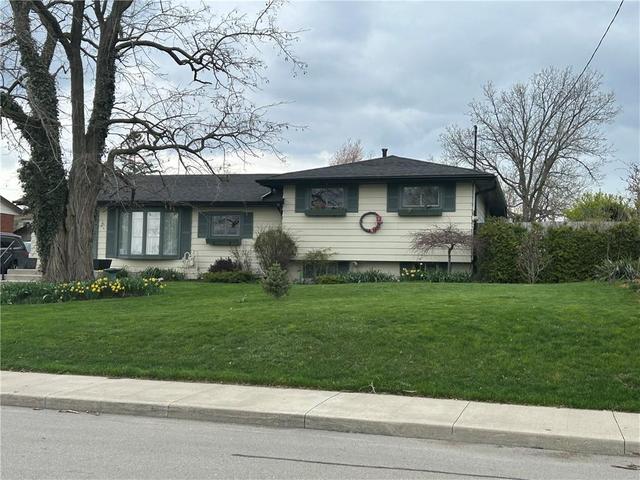 302 HAWKRIDGE Avenue