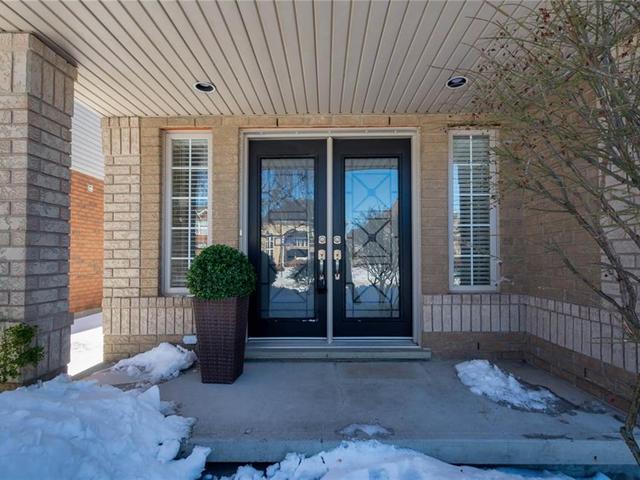 64 MOORLAND Crescent