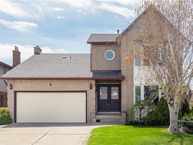 5 Sparrow Court